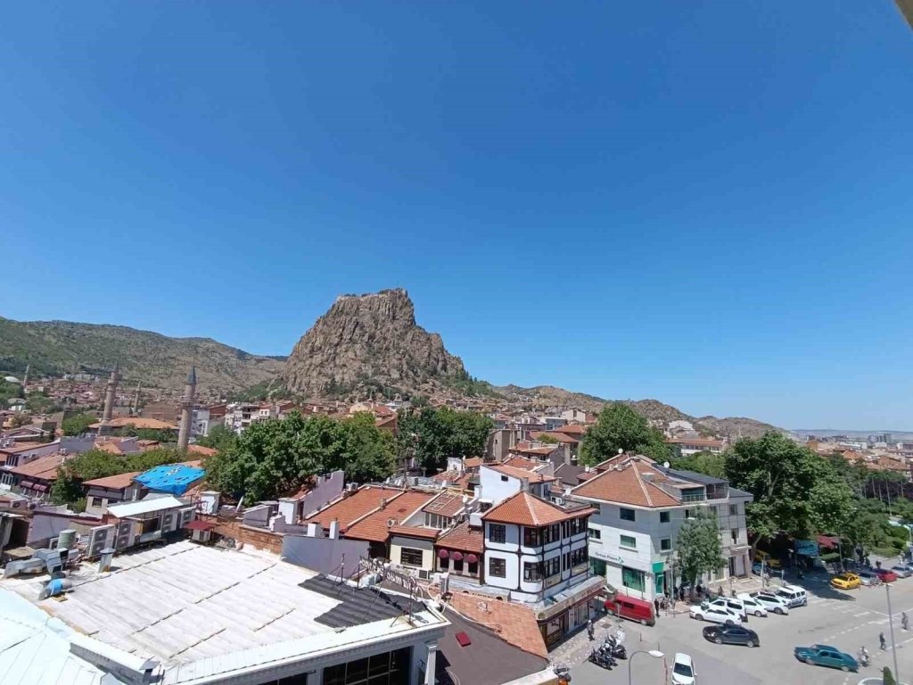 bilecik-haber_afyonkarahisar-da-termometrelerin-38-dereceleri-gormesi-bekleniyor-10485.jpg