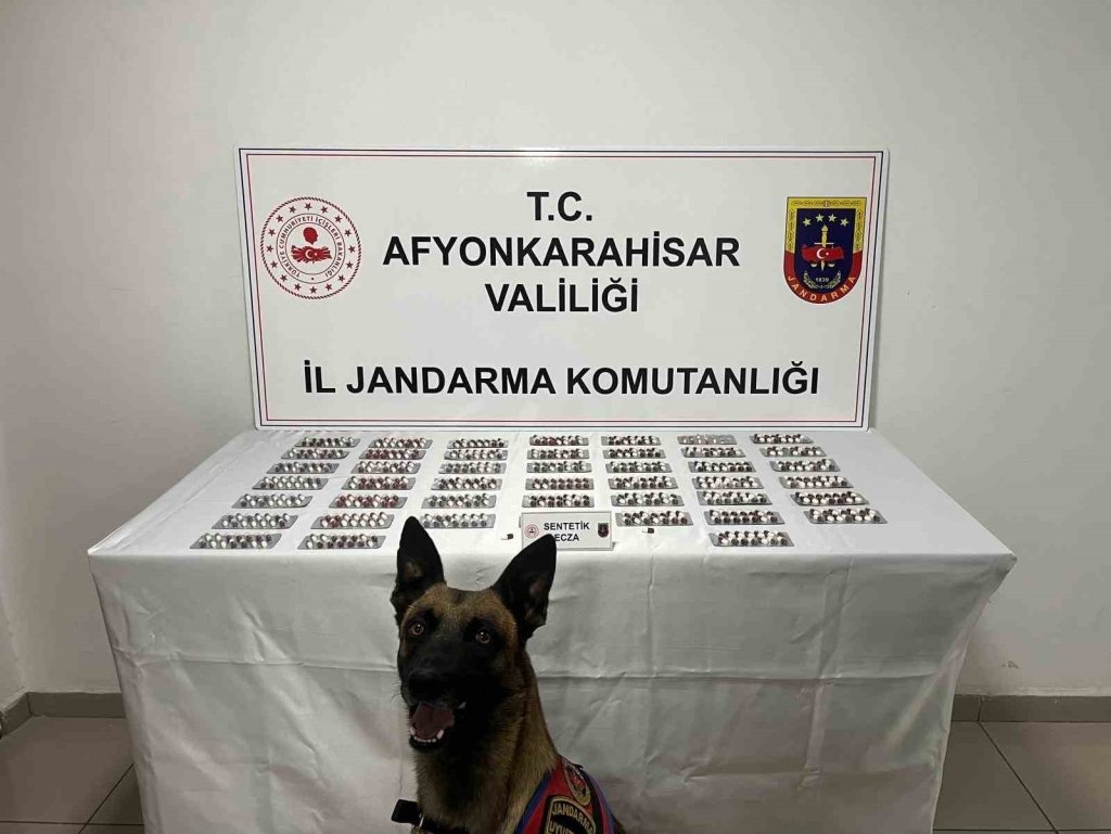 bilecik-haber_afyonkarahisar-da-uyusturucu-saticisi-yakalandi-9728.jpg