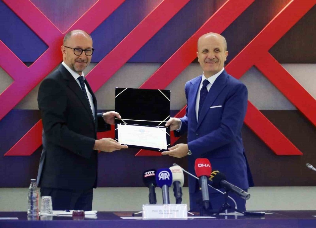 bilecik-haber_anadolu-universitesi-engelsiz-universite-odulleri-nden-8-nisan-ve-1-bayrak-ile-dondu-10055.jpg