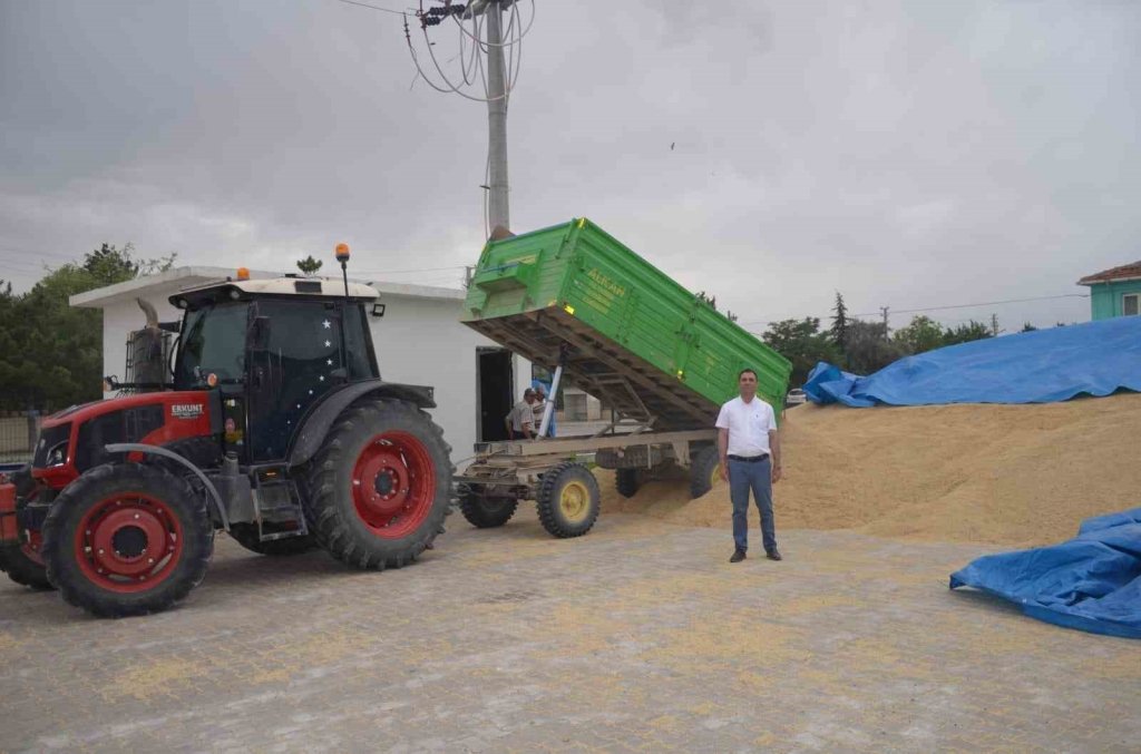 bilecik-haber_beylikova-belediyesi-hububat-hasadina-basladi-13755.jpg