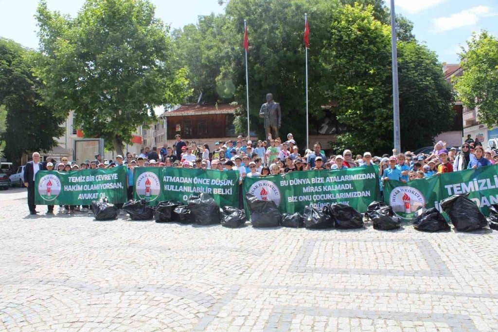bilecik-haber_domanic-te-ilkokul-ogrencilerinin-cevre-temizligi-etkinligi-9521.jpg