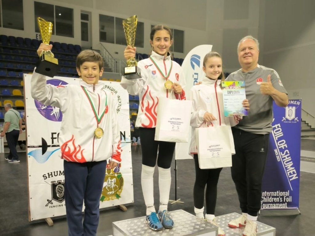 bilecik-haber_eskisehirli-sporcular-bulgaristan-dan-2-adet-1-incilikle-dondu-8512.jpg