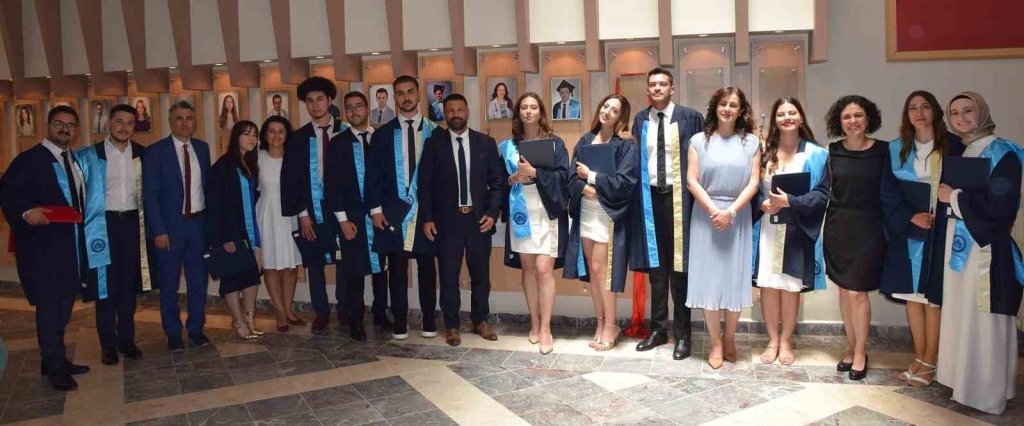 bilecik-haber_esogu-tip-fakultesi-2024-mezunlarini-verdi-13703.jpg