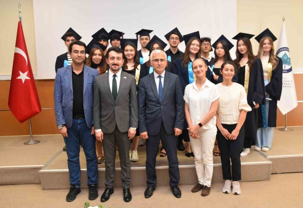 bilecik-haber_esogu-tomer-2024-mezunlarini-verdi-9048.jpg