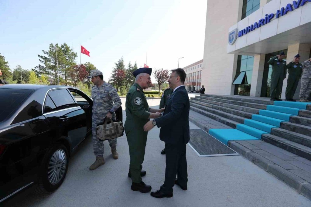 bilecik-haber_genelkurmay-baskani-ve-hava-kuvvetleri-komutani-eskisehir-de-13126.jpg