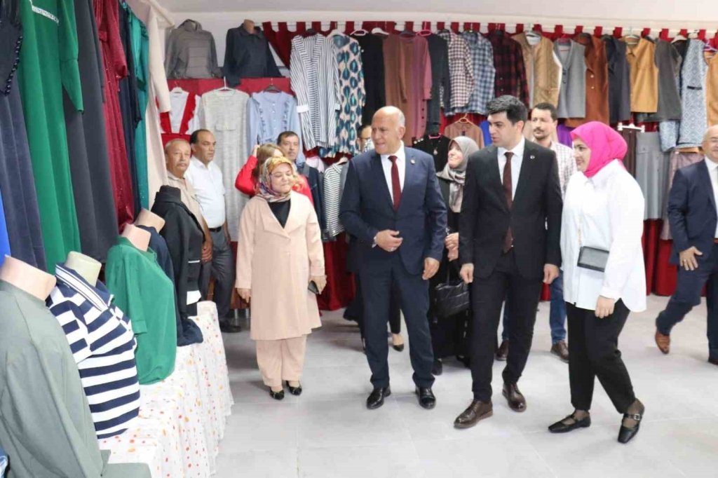 bilecik-haber_hisarcik-ta-karma-yilsonu-sergisi-acildi-9407.jpg