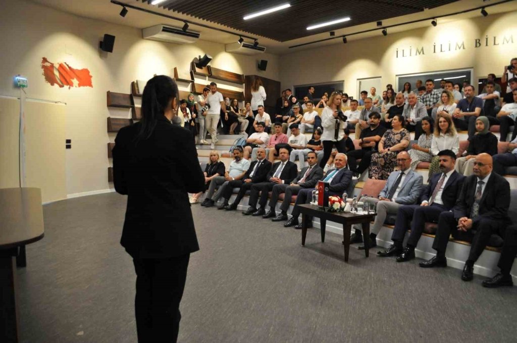 bilecik-haber_irem-bayraktar-aksakal-daha-fazla-teknoloji-girisimini-ulkemize-getirmek-istiyoruz-8939.jpg