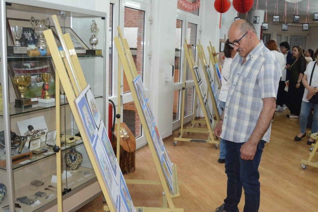 bilecik-haber_isitme-engelli-ogrenciler-mezuniyet-sevinci-yasadi-10733.jpg