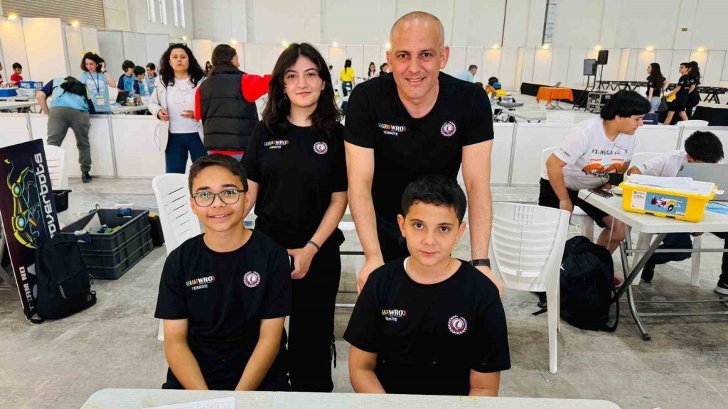 bilecik-haber_kocatepe-ortaokulu-dunya-robot-olimpiyatinda-buyuk-basariya-imza-atti-8459.jpg