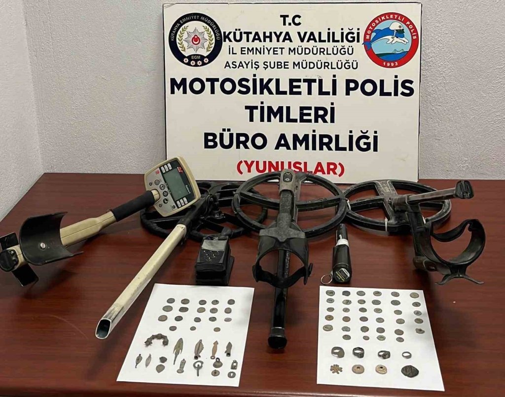 bilecik-haber_kutahya-da-75-parca-tarihi-eser-ele-gecirildi-8390.jpg