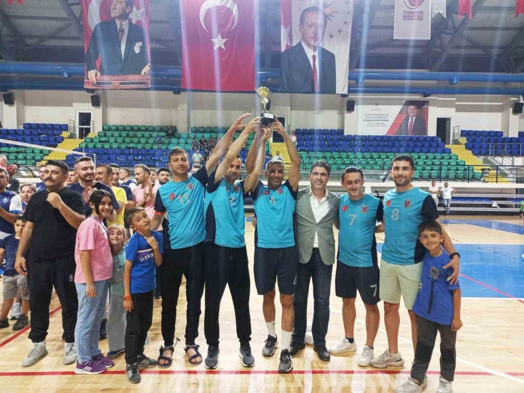 bilecik-haber_kutahya-da-kurumlar-arasi-voleybol-turnuvasi-11414.jpg