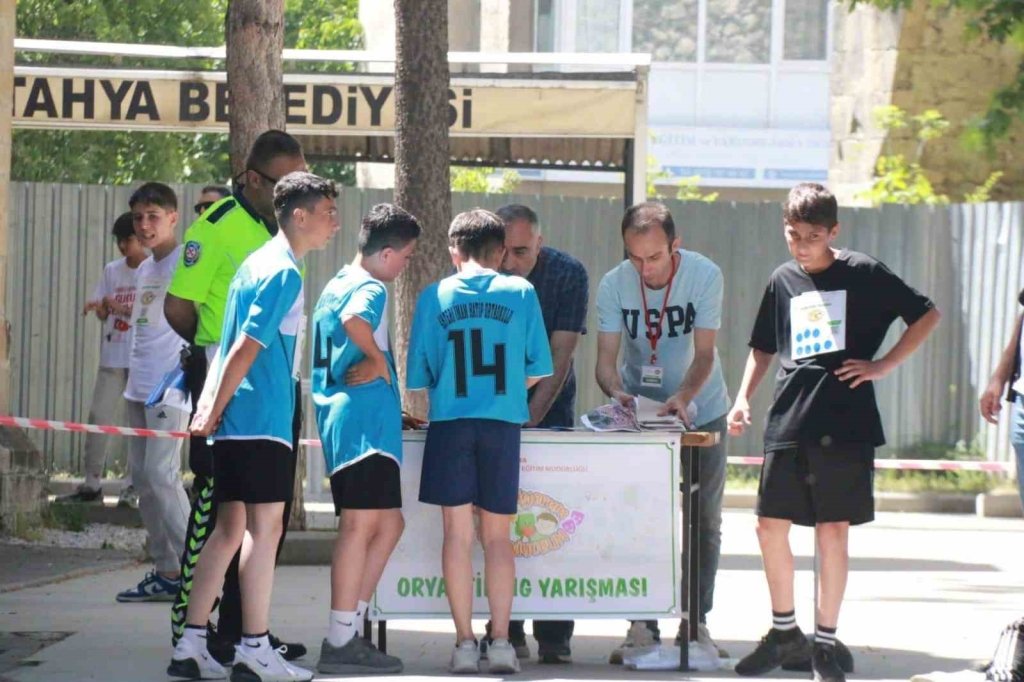bilecik-haber_kutahya-da-tarihi-mekanlarda-oryantiring-coskusu-10602.jpg