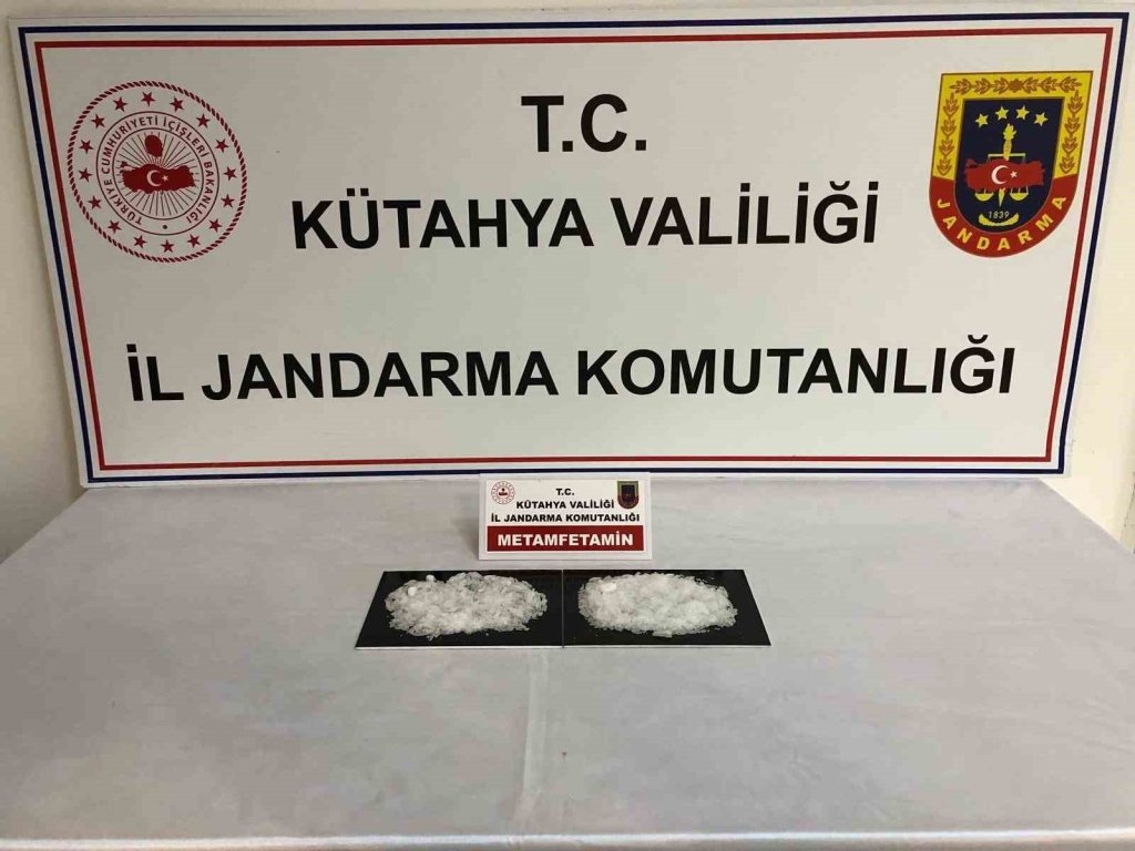bilecik-haber_kutahya-da-uyusturucu-operasyonunda-gozaltina-alinan-supheli-tutuklandi-12162.jpg