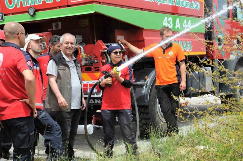 bilecik-haber_kutahya-orman-bolge-mudurlugunde-orman-yanginlariyla-mucadele-gonullu-egitimleri-10735.jpg