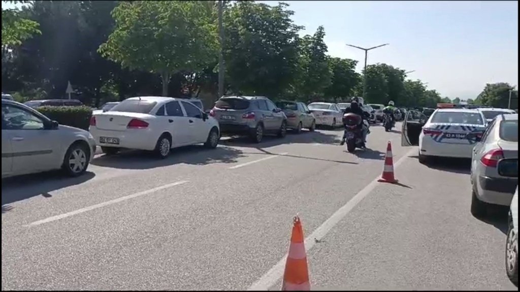 bilecik-haber_kutahya-polisi-ayt-ye-gec-kalan-kimlik-ve-giris-belgesini-unutan-adaylar-icin-seferber-oldu-10295.jpg