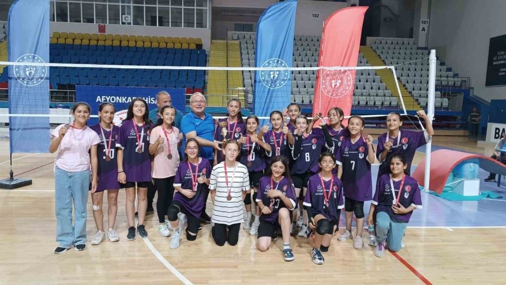 bilecik-haber_mini-kizlar-voleybol-kulup-musabakalari-sona-erdi-11663.jpg