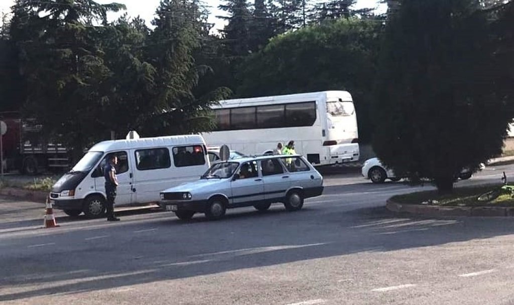 bilecik-haber_minibus-ile-bisiklet-carpisti-1-yarali-10291.jpg
