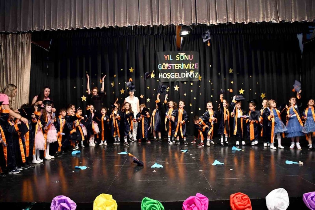 bilecik-haber_miniklerin-mezuniyet-coskusu-10066.jpg