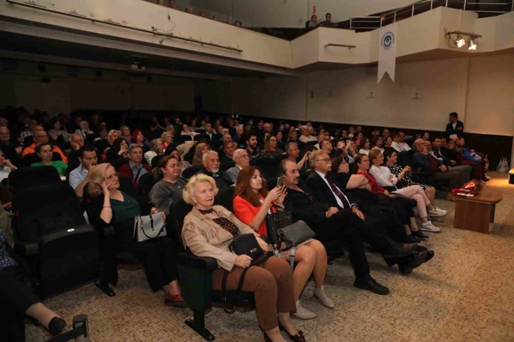 bilecik-haber_odunpazari-belediyesi-turk-muzigi-korosu-dinleyenleri-mest-etti-8353.jpg