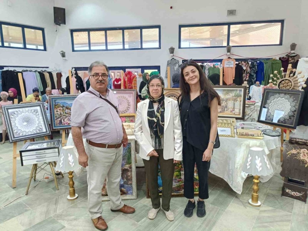 bilecik-haber_sandikli-hem-de-yil-sonu-sergisi-acildi-9416.jpg