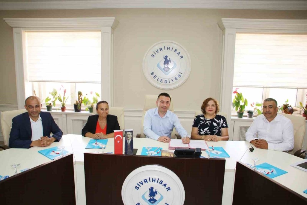 bilecik-haber_sivrihisar-belediyesi-ile-tum-bel-sen-arasinda-sozlesme-imzalandi-13700.jpg