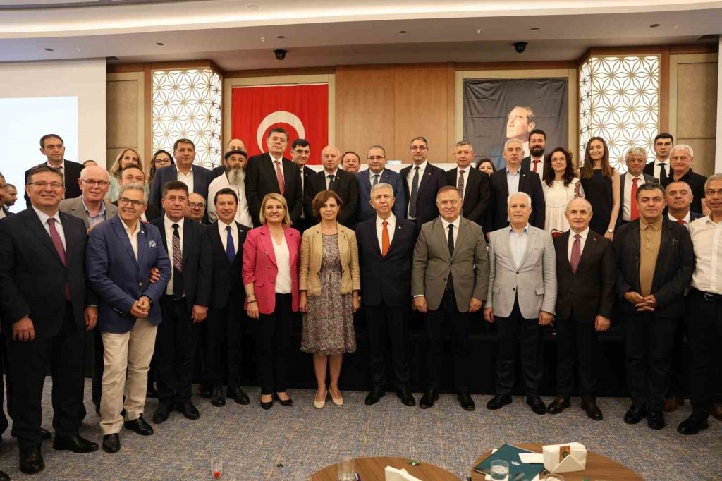 bilecik-haber_tarihi-kentler-birliginde-kutahya-yi-baskan-kahveci-meclis-uyesi-mankan-ve-baskan-yardimcisi-uyanik-temsil-etti-10138.jpg