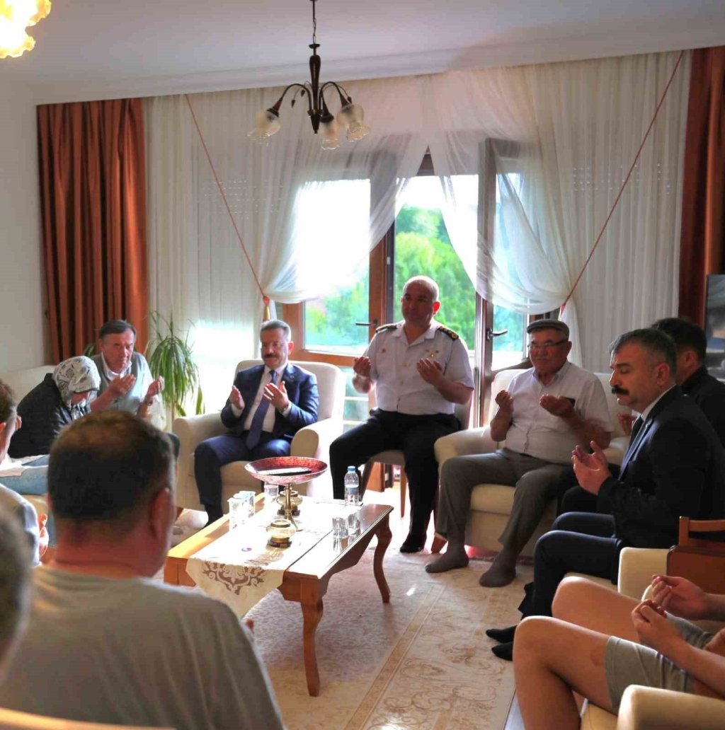 bilecik-haber_vali-aksoy-sehit-ailesine-bassagligi-ziyaretinde-bulundu-8992.jpg