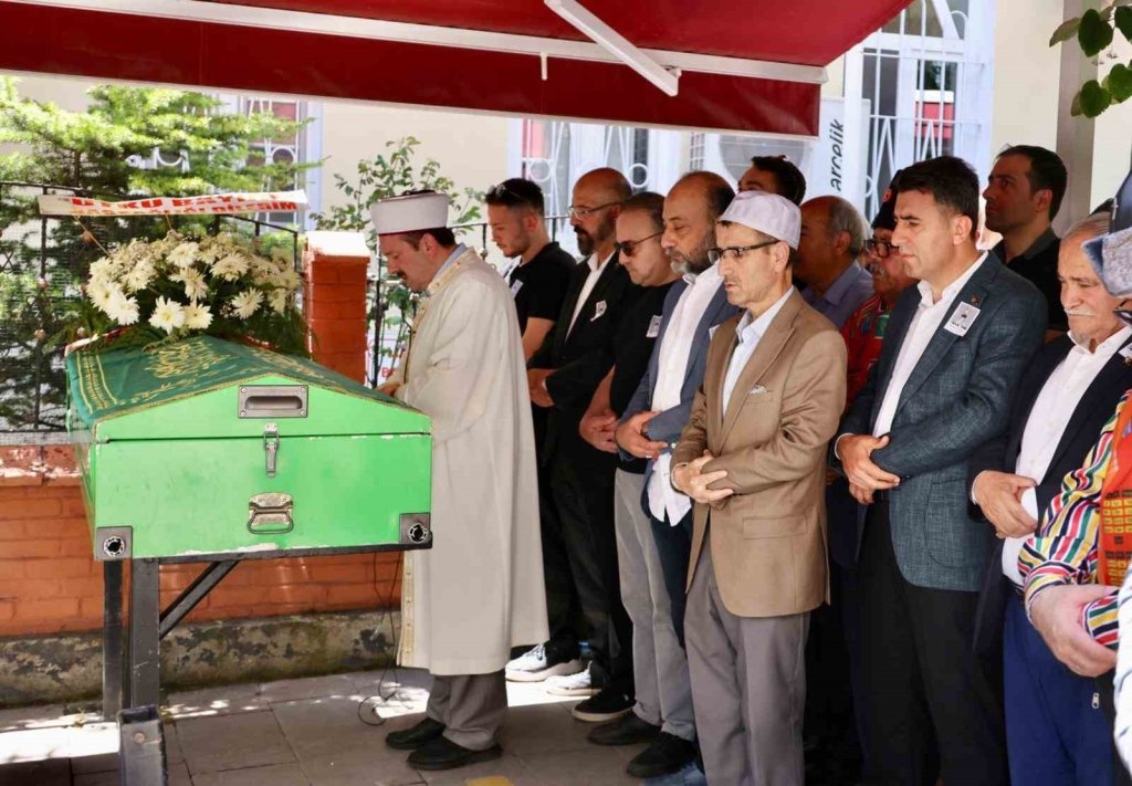 bilecik-haber_vali-sefik-aygol-niyazi-capa-nin-cenazesine-katildi-8376.jpg