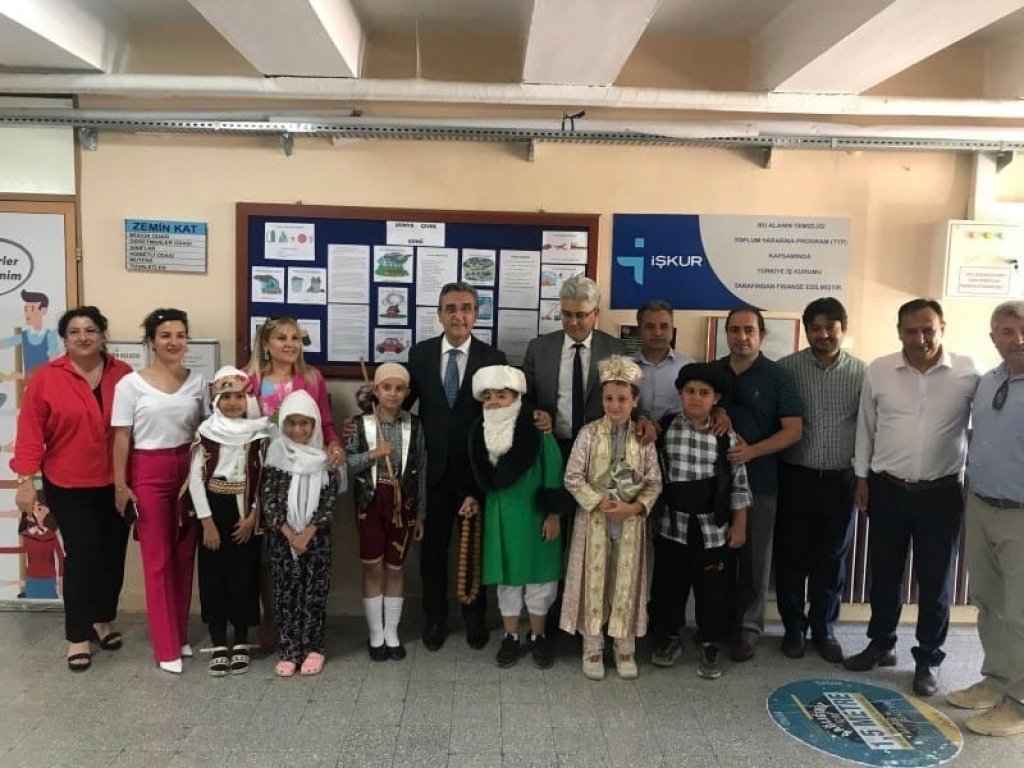bilecik-haber_ziya-gokalp-ilkokulu-nda-yil-sonu-sergisi-ve-hayir-pazari-10890.jpg