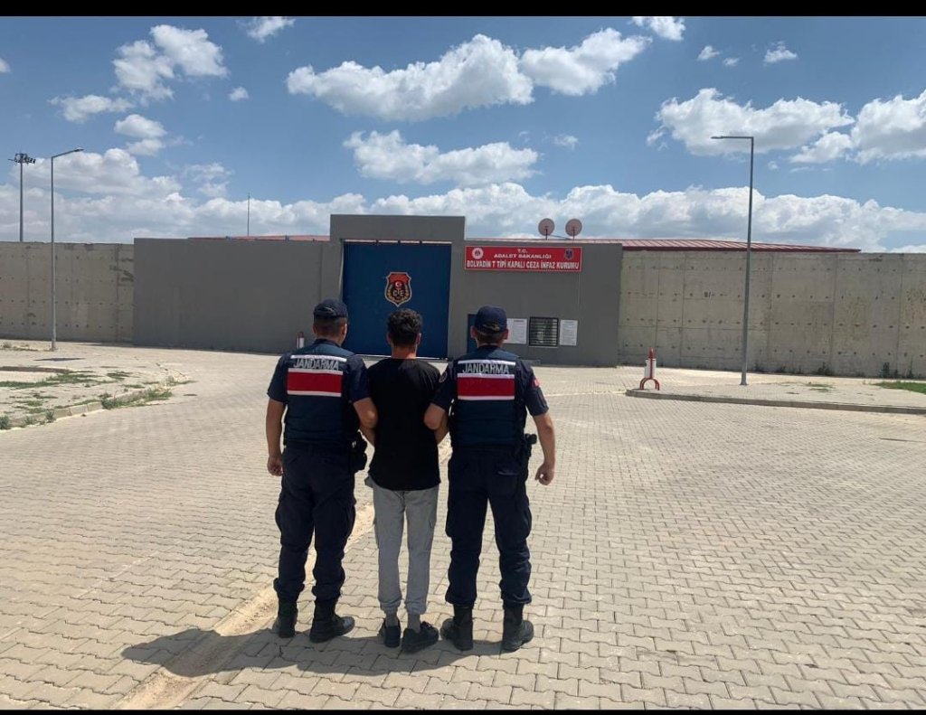 bilecik-haber_4-yil-2-ay-hapis-cezasiyla-aranan-sahsi-jandarma-yakaladi-15600.jpg