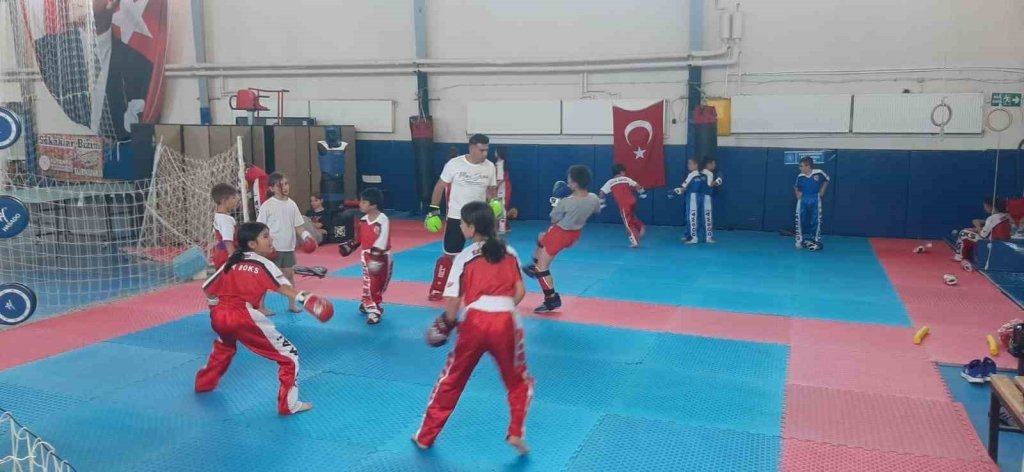 bilecik-haber_gedizli-kick-boks-sporculari-turkiye-sampiyonasina-hazirlaniyorlar-14538.jpg