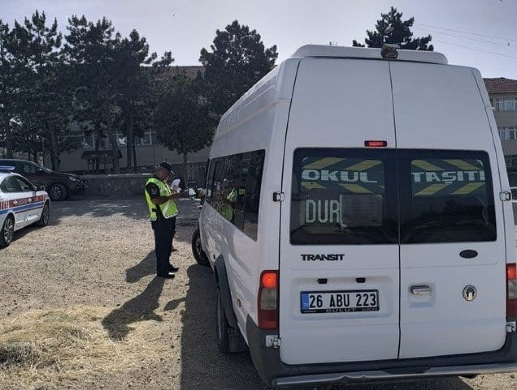 bilecik-haber_jandarma-ekipleri-okul-servislerini-denetledi-14175.jpg
