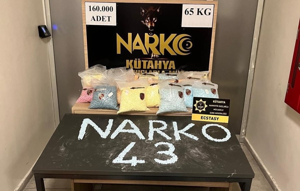 bilecik-haber_kutahya-da-uyusturucu-operasyonunda-160-bin-adet-ecstasy-hap-ele-gecirildi-15803.jpg