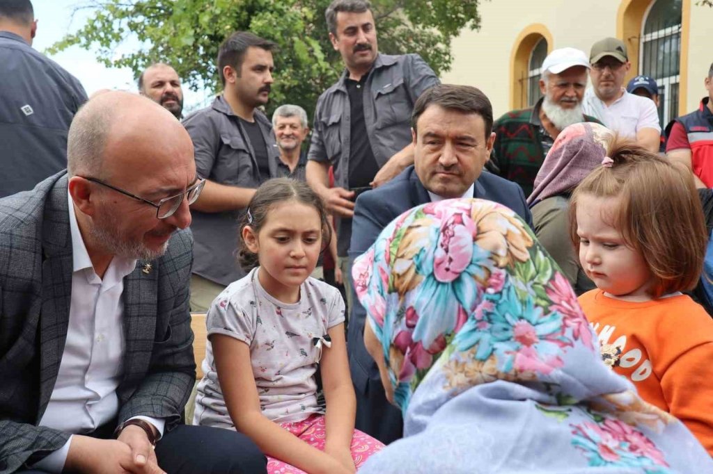 bilecik-haber_kutahya-nin-sekioren-koyune-500-bin-liralik-tarimsal-destek-19550.jpg