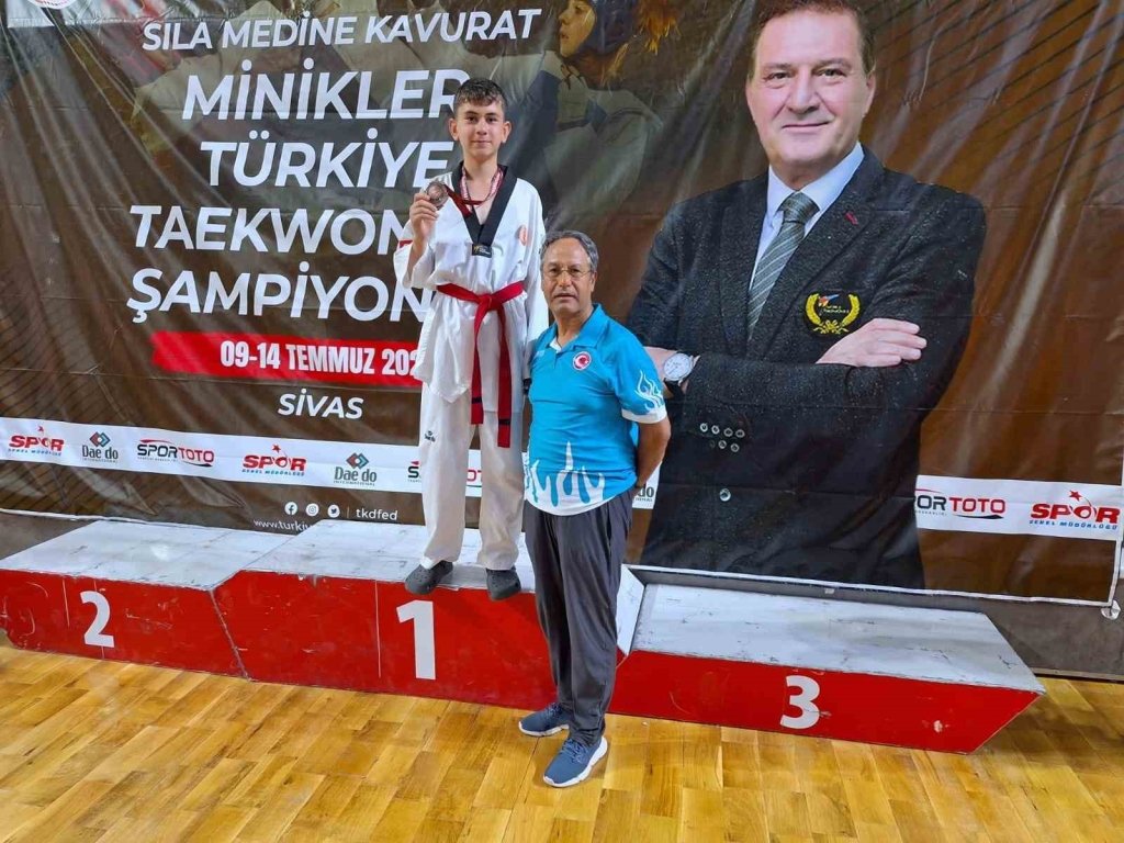 bilecik-haber_turkiye-taekwondo-sampiyonasi-nda-afyonkarahisarli-sporcu-ucuncu-oldu-17771.jpg