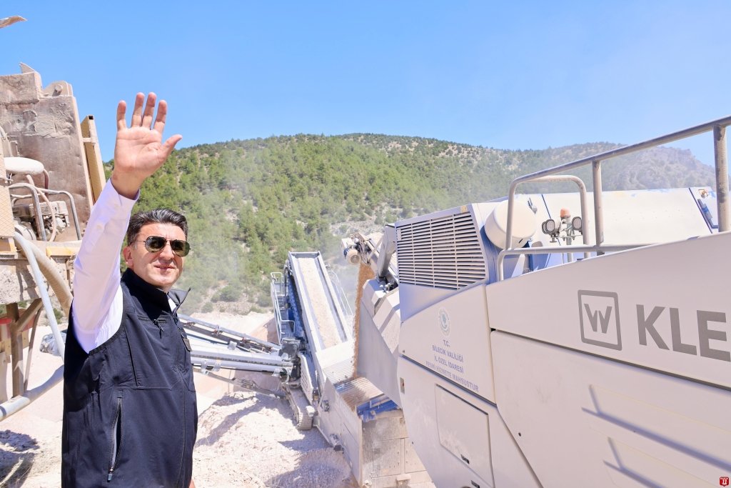 bilecik-haber_vali-aygol-uretim-tesisinde-14028.jpg