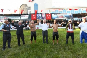 bilecik-haber_290-tarihi-cardak-yagli-pehlivan-guresleri-nde-baspehlivanligi-feyzullah-akturk-kazandi-25552.jpg