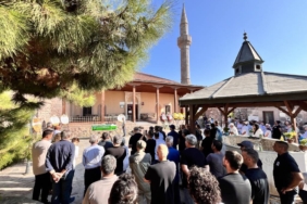 bilecik-haber_arkeolog-prof-dr-ahmet-coskun-ozgunel-in-cenazesi-canakkale-de-topraga-verildi-26176.jpg