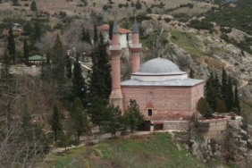 bilecik-haber_asil-minaresi-camiden-30-metre-uzakta-22056.jpg