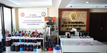 bilecik-haber_avrupa-ya-hediyelik-esya-icinde-sahte-pasaport-ve-kimlik-gonderen-supheliler-yakalandi-25472.jpg
