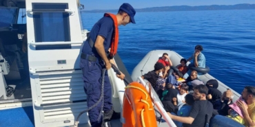 bilecik-haber_ayvalik-aciklarinda-18-duzensiz-gocmen-kurtarildi-21075.jpg
