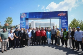 bilecik-haber_bakan-kacir-robotaksi-binek-otonom-arac-yarislari-na-katilan-ogrencilerle-bulustu-25026.jpg