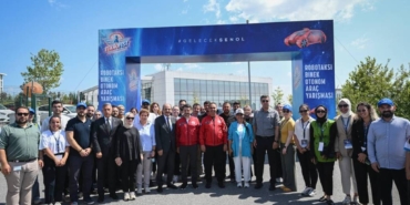 bilecik-haber_bakan-kacir-robotaksi-binek-otonom-arac-yarislari-na-katilan-ogrencilerle-bulustu-25026.jpg