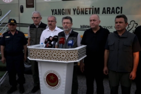 bilecik-haber_bakan-yumakli-3-ilde-devam-eden-orman-yanginlarindaki-son-durumu-anlatti-23421.jpg