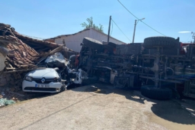 bilecik-haber_balikesir-de-orman-yanginina-giden-arazozun-otomobille-carpismasi-sonucu-3-kisi-yaralandi-24498.jpg