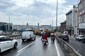 bilecik-haber_beylikduzu-nde-bariyerlere-carpan-hafriyat-kamyonunun-surucusu-yaralandi-24592.jpg