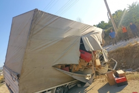 bilecik-haber_bilecik-te-devrilen-kamyonetteki-2-kisi-yaralandi-23928.jpg