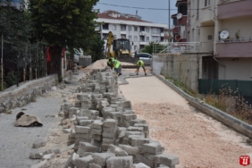 Bilecik'te Mahallelerde parke taşları ile yollar açılıyor