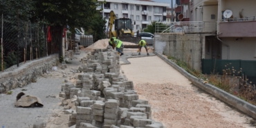 Bilecik'te Mahallelerde parke taşları ile yollar açılıyor