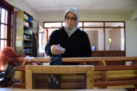 bilecik-haber_bilecikli-kadinlar-kente-ozgu-dokumalari-kendi-cozguleriyle-yasatiyor-23304.jpg